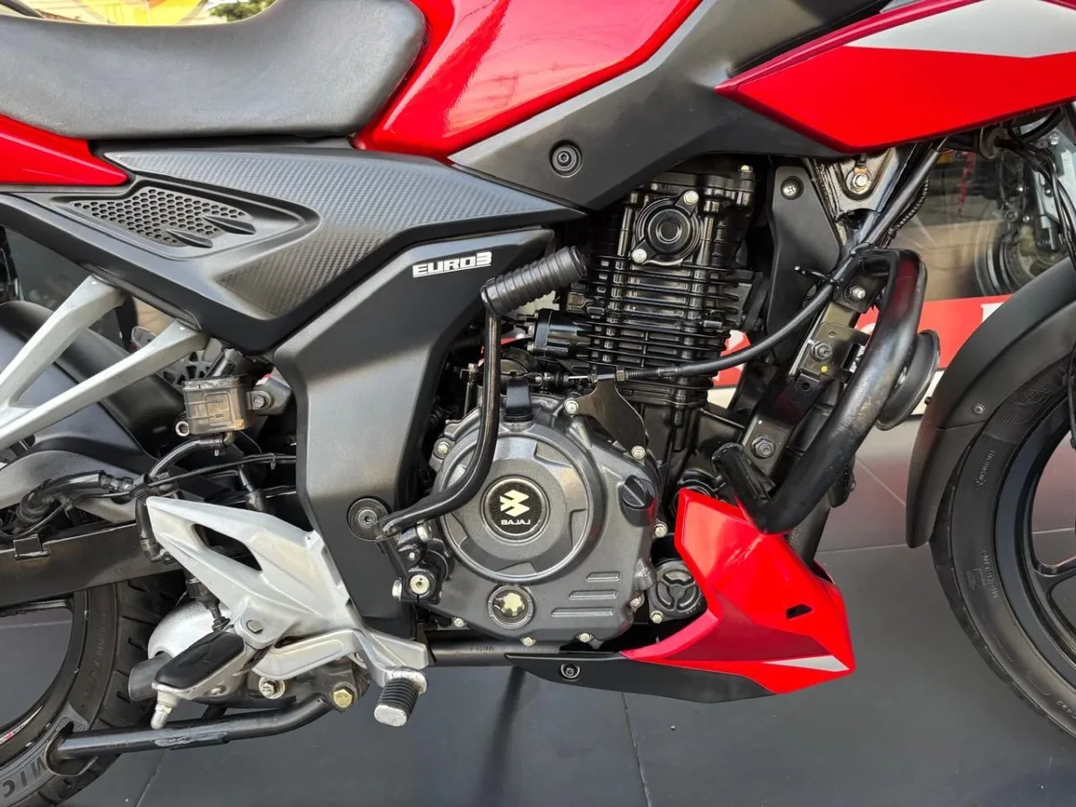 Bajaj PULSAR 150 TD FI 2025 Rojo — foto 5