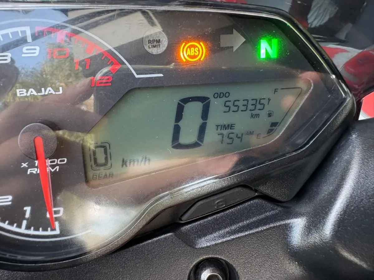 Bajaj PULSAR 150 TD FI 2025 Rojo — foto 9