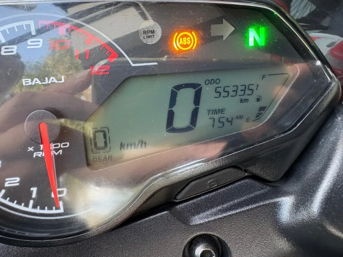 Bajaj PULSAR 150 TD FI 2025 Rojo — foto 10