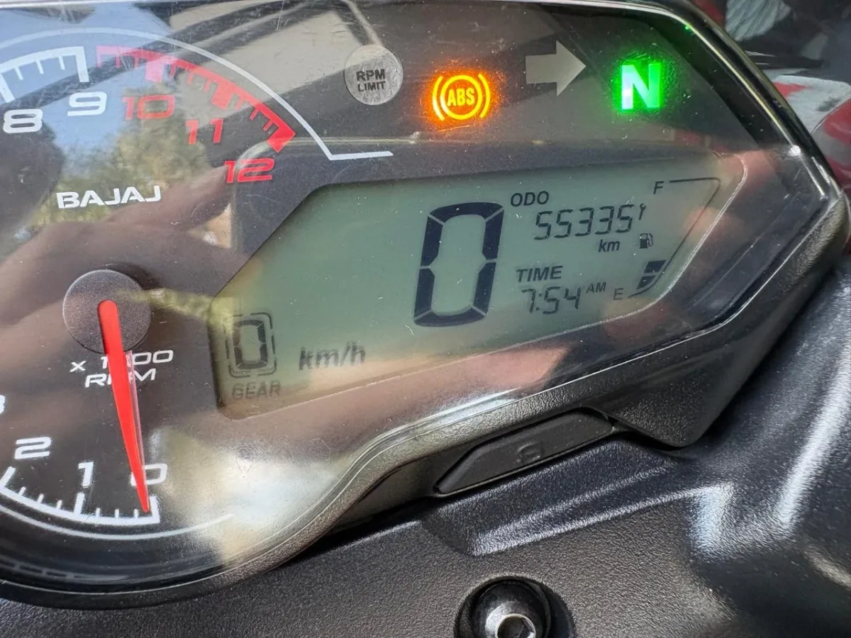 Bajaj PULSAR 150 TD FI 2025 Rojo — foto 11