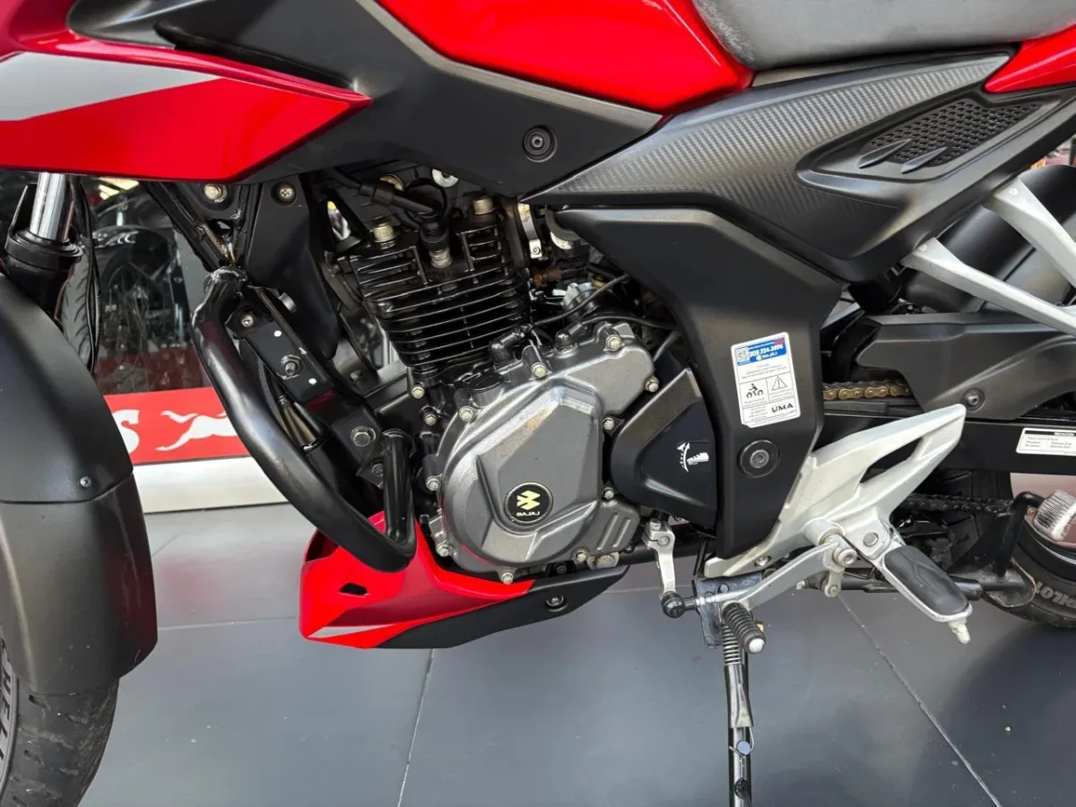 Bajaj PULSAR 150 TD FI 2025 Rojo — foto 15
