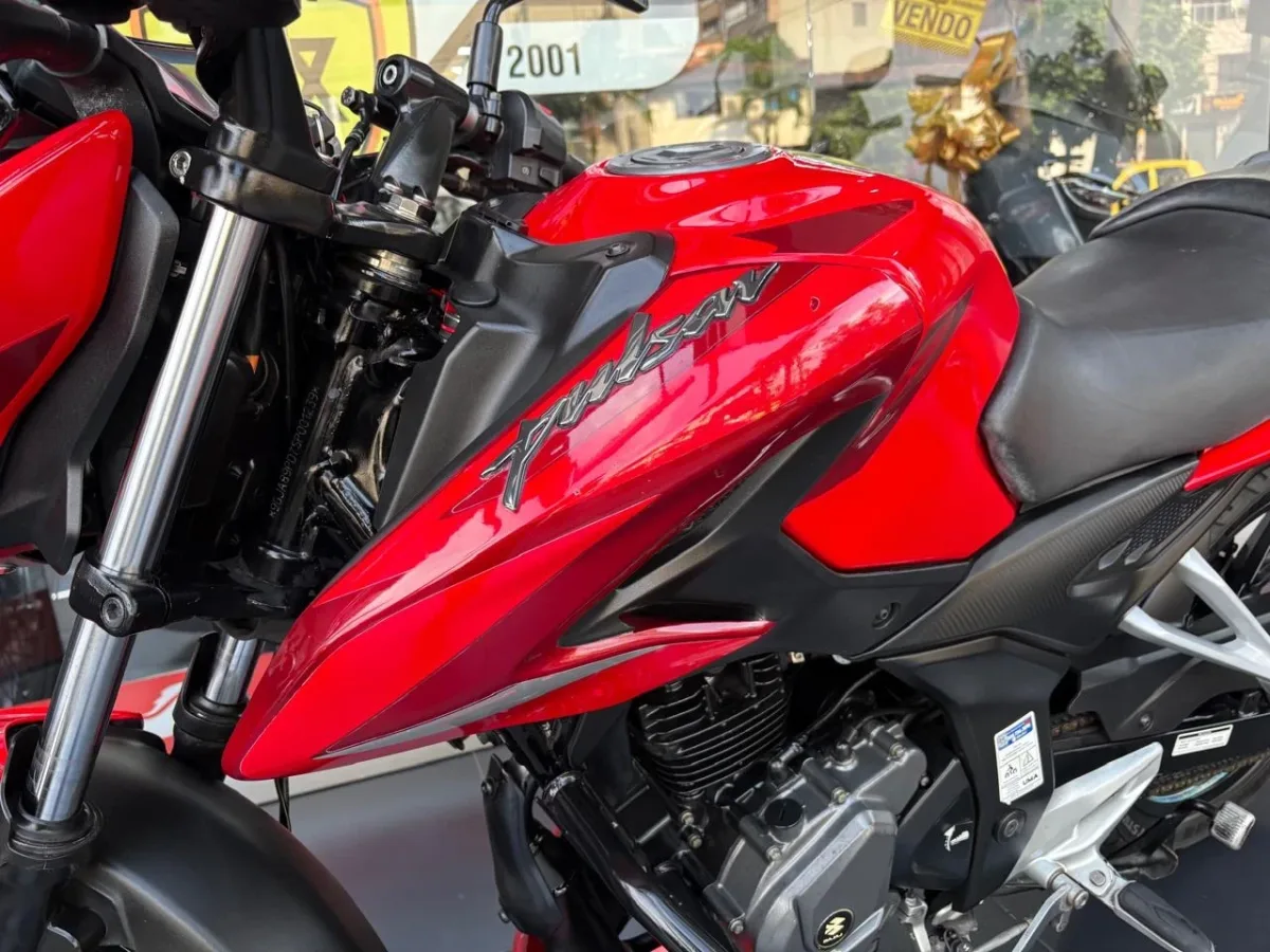 Bajaj PULSAR 150 TD FI 2025 Rojo — foto 16