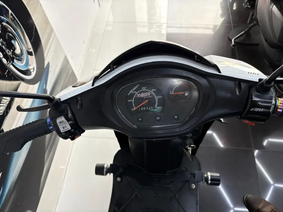 Kymco TWIST 125 2022 Blanco — foto 3