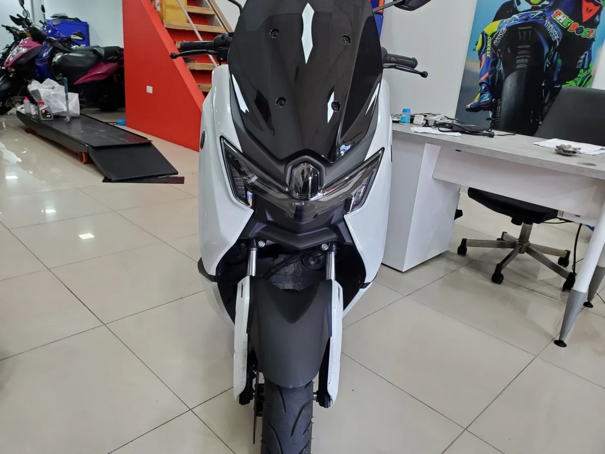 Yamaha NMAX 2027 Blanco — foto 8