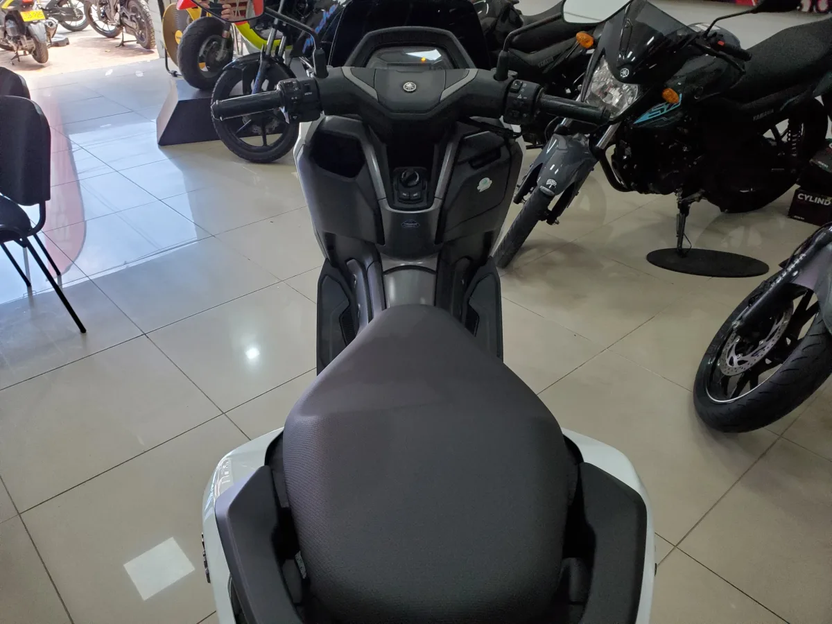 Yamaha NMAX 2027 Blanco — foto 9