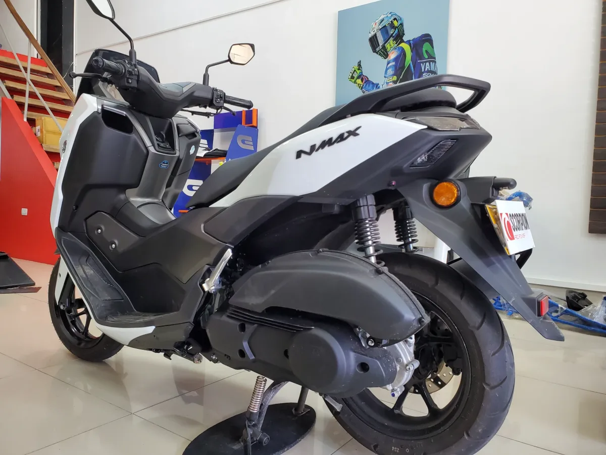 Yamaha NMAX 2027 Blanco — foto 17